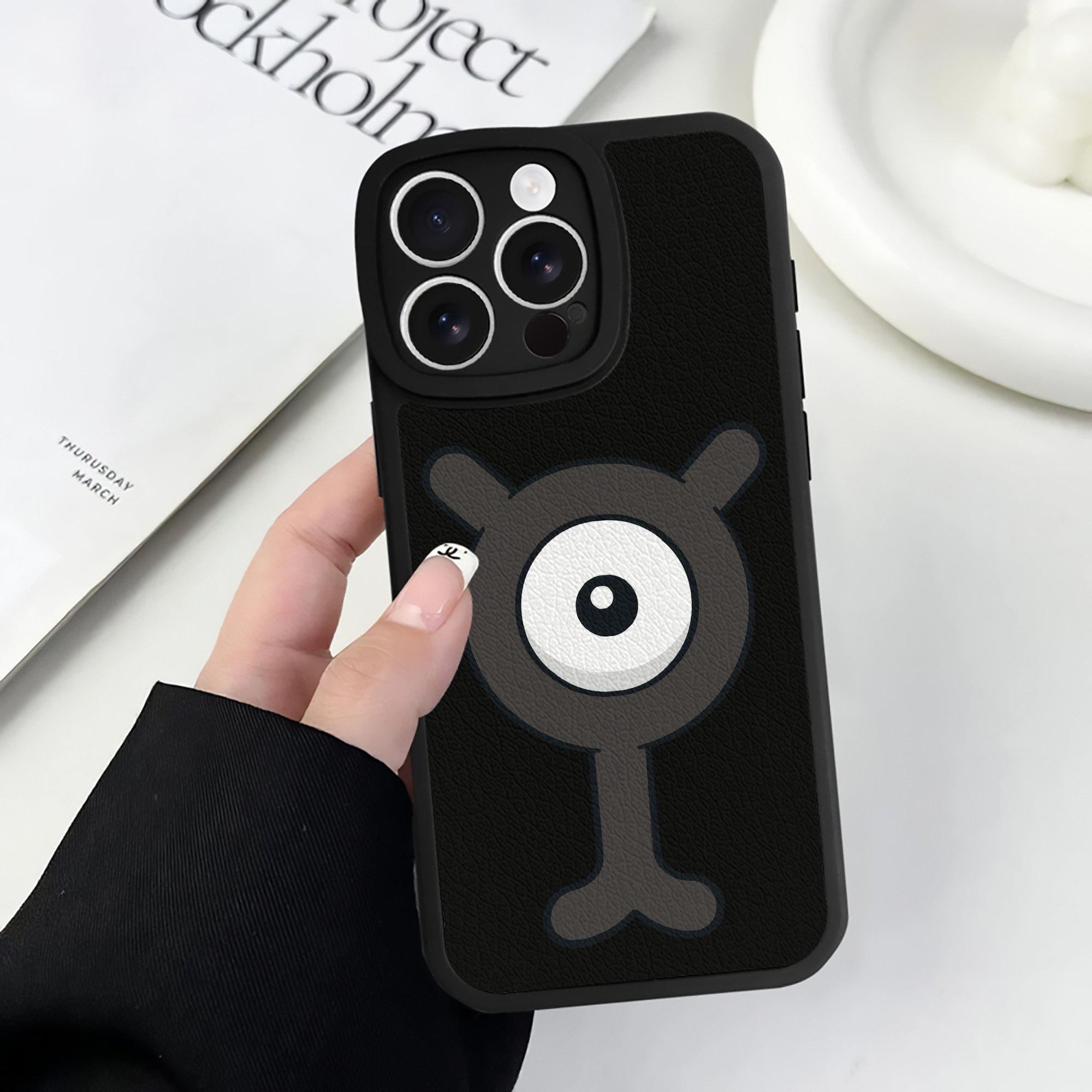 （画像用） ポケットモンスター Pokémon 【iPhone 16シリーズ対応】シリコンスマホケース（レザー調） 材質：シリコン